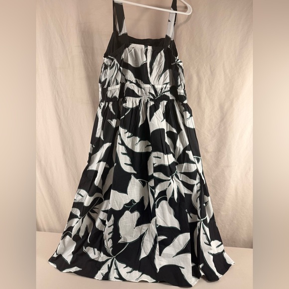Black and White Tropical Maxi Dress - Picture 2 of 3